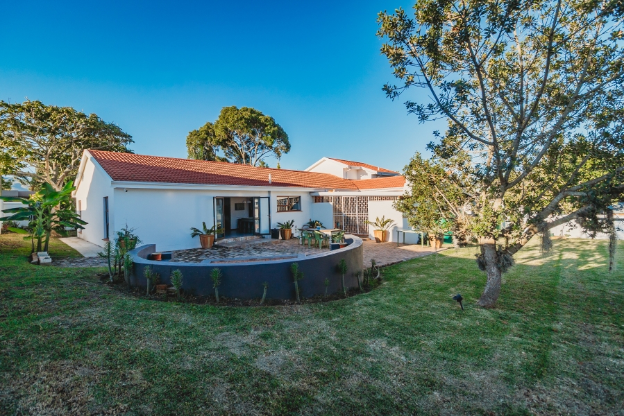 7 Bedroom Property for Sale in Loerie Park Western Cape